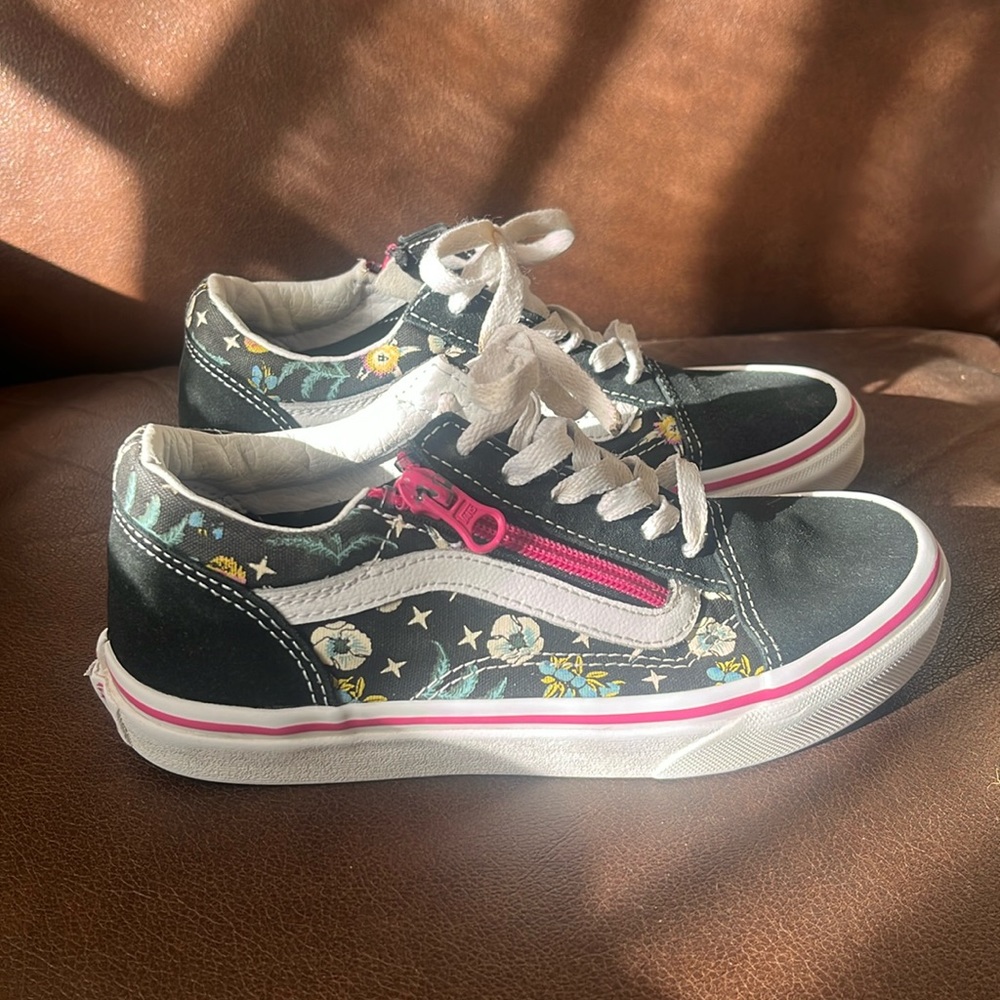 Girls Vans Sneakers size 2.0 - Floral Pattern with pink zipper and laces.